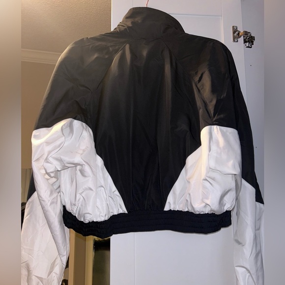 Fashion nova Cardio Jacket. Never worn. Size M. - Picture 3 of 3